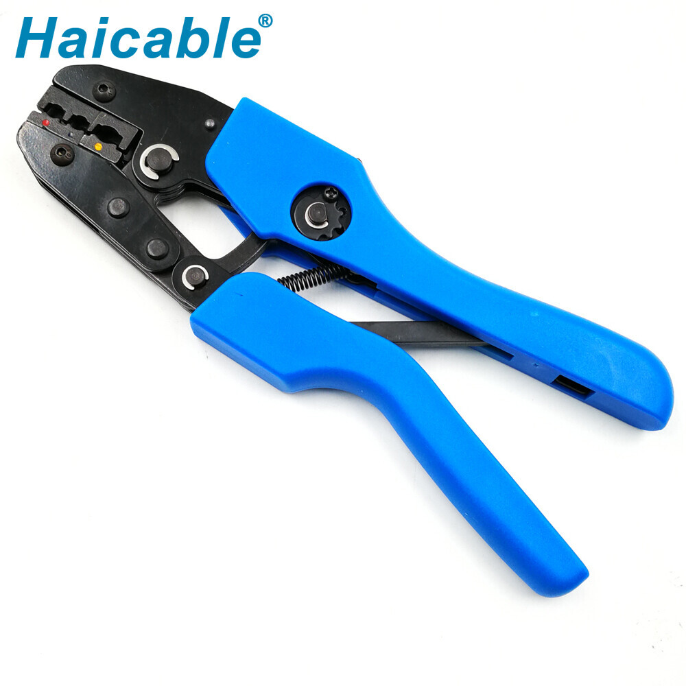 Bornes isolées et outils de sertissage pour connecteurs AN-03C Bornes isolées et outils de sertissage pour connecteurs AN-03C