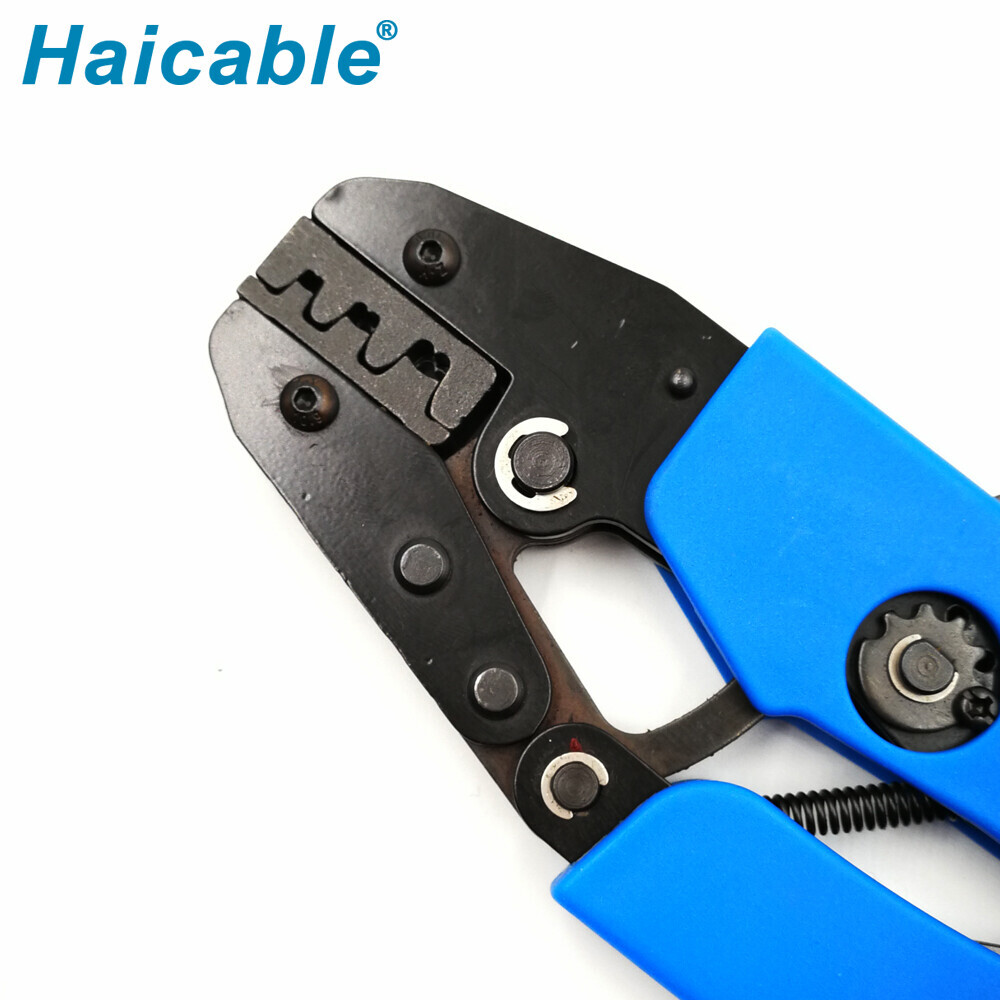 Bornes non isolées et outils de sertissage de languettes AN-03B