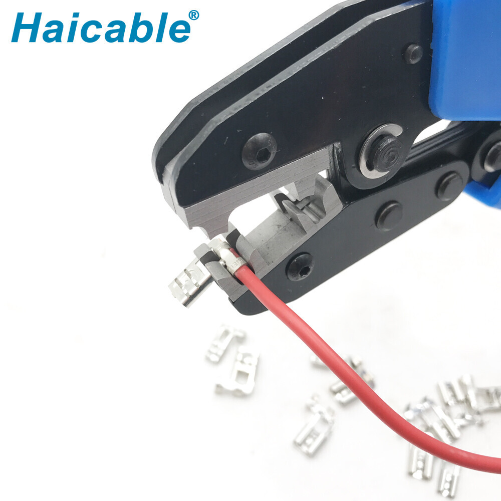 Outils de sertissage pour bornes en drapeau à 90° non isolées AN-0506FL