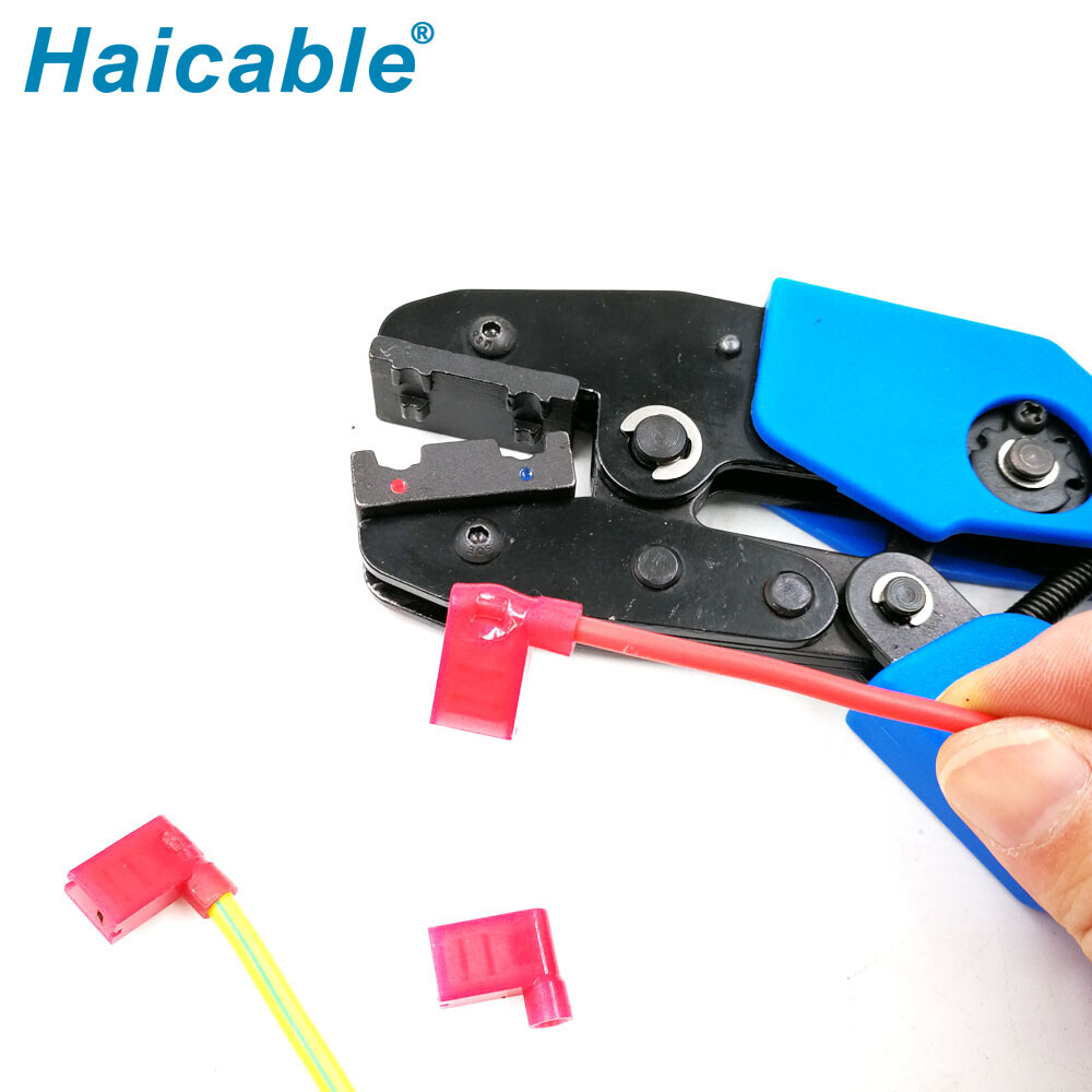 Outils de sertissage pour bornes à drapeau isolées à 90° AN-07FL