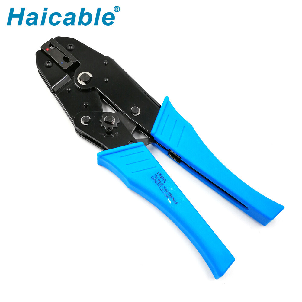 Outils de sertissage pour bornes à drapeau isolées à 90° LX-07FL