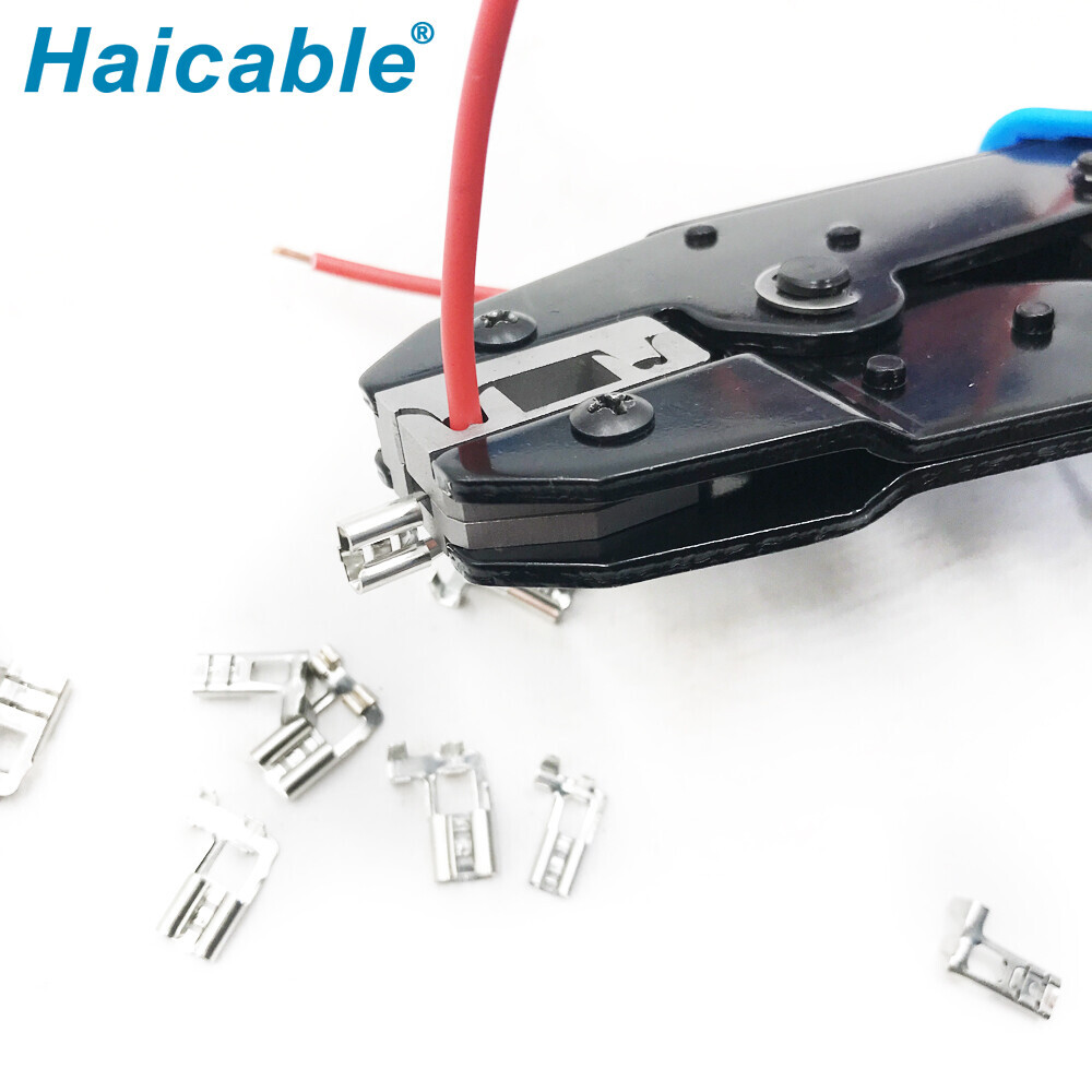 Outil de sertissage pour bornes en drapeau à 90° non isolées LX-0506FL