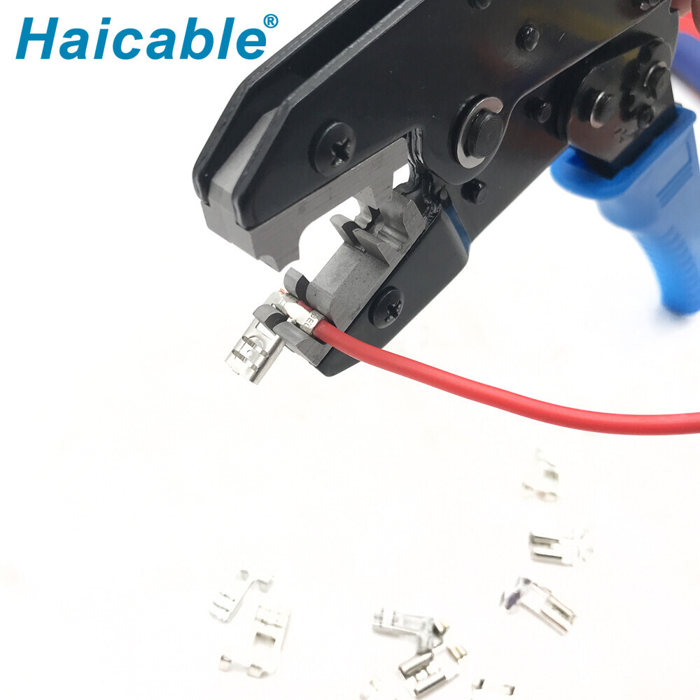 Outil de sertissage pour bornes en drapeau à 90° non isolées LX-0506FL