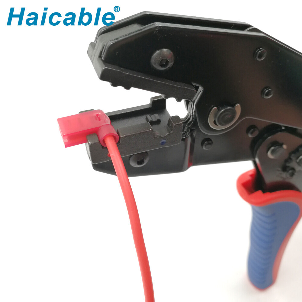 Outils de sertissage pour bornes à drapeau isolées à 90° LXR-07FL