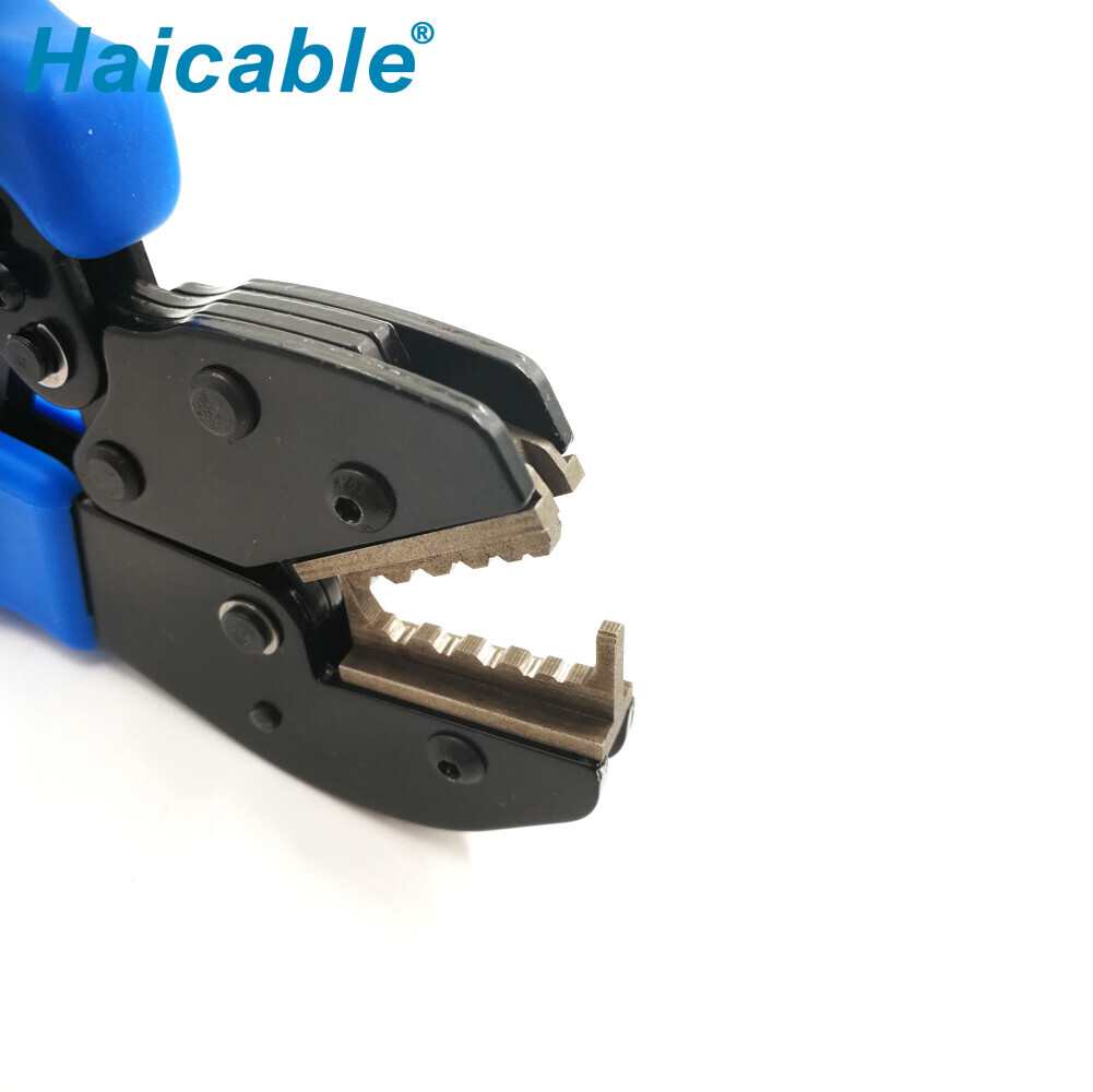 Outils de sertissage pour fiches de contact tournées des compagnies aériennes AP-156