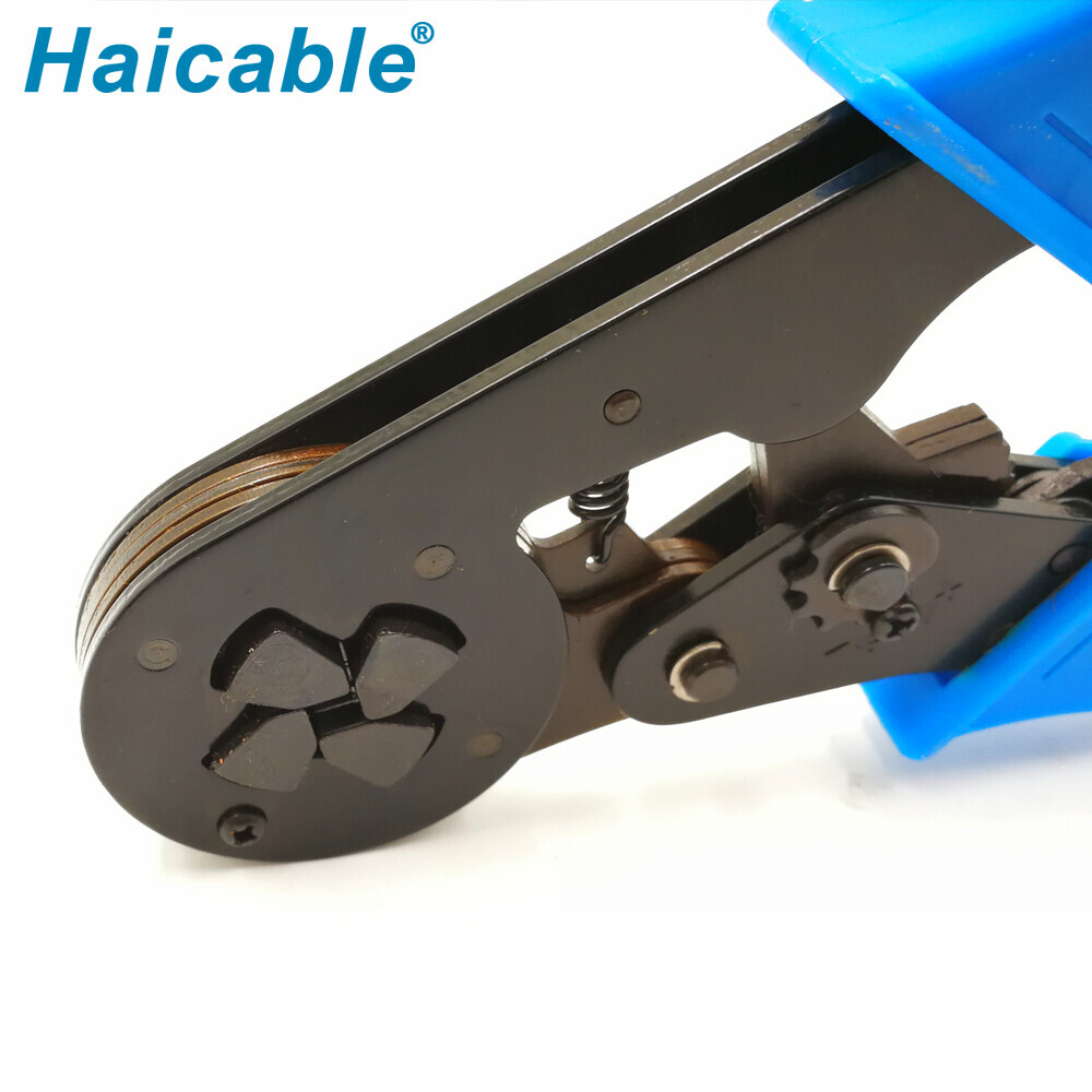 Outil de sertissage pour embouts de câble et embouts de fil LXC8 16-4