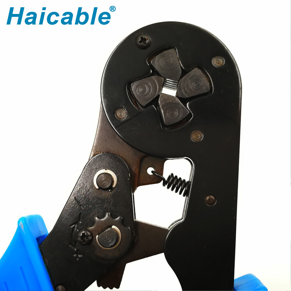 Outil de sertissage pour embouts de câble et embouts de fil LXC8 16-4