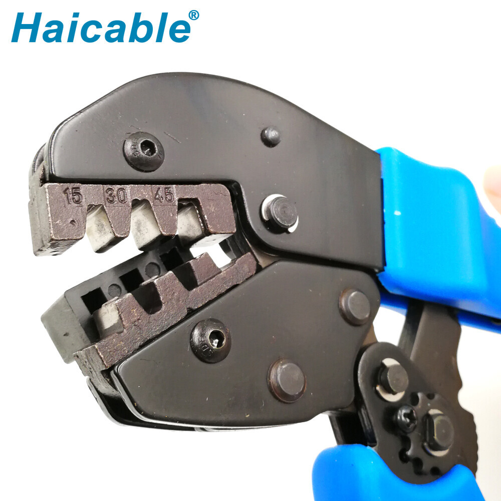 Outils de sertissage pour connecteurs Powerpole 15/30 et 45 Amp AP-153045