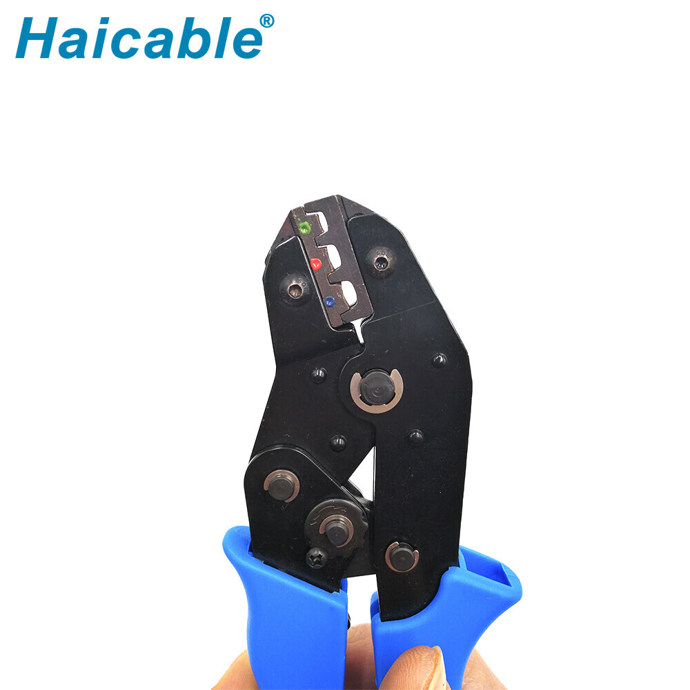 Outil de sertissage pour bornes isolées et connecteurs SN-02C