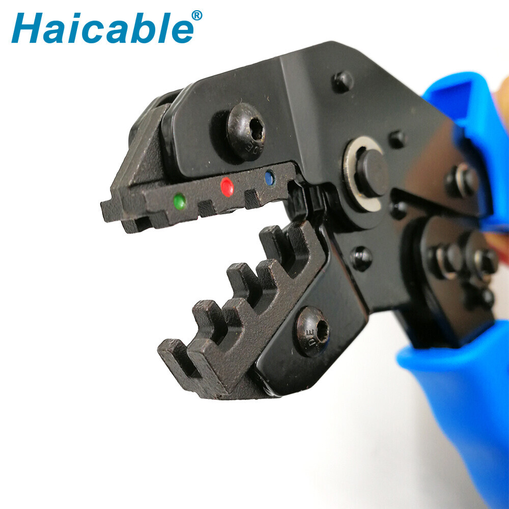 Outil de sertissage pour bornes isolées et connecteurs SN-02C