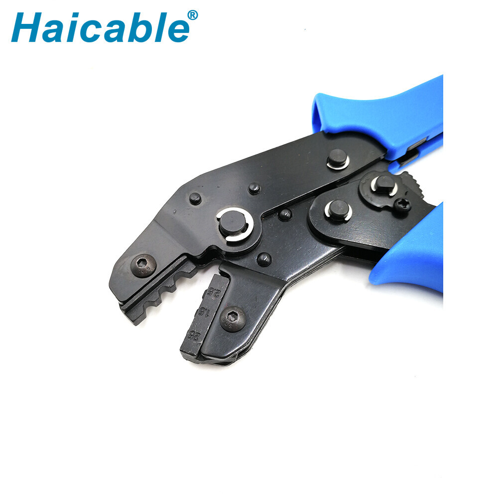 Bornes non isolées et outils de sertissage pour connecteurs SN-02