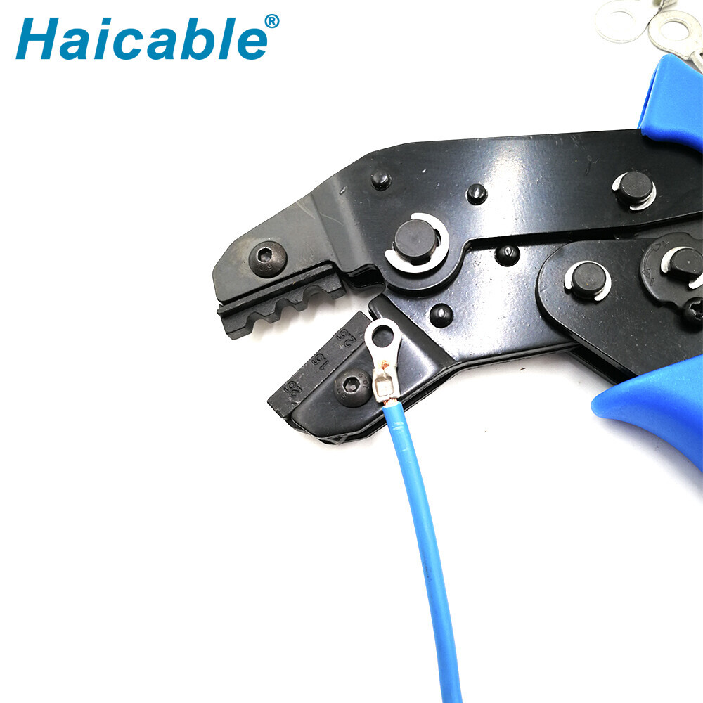 Bornes non isolées et outils de sertissage pour connecteurs SN-02