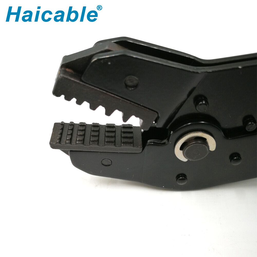 Outil de sertissage de manchon d'extrémité de câble SN-06WF