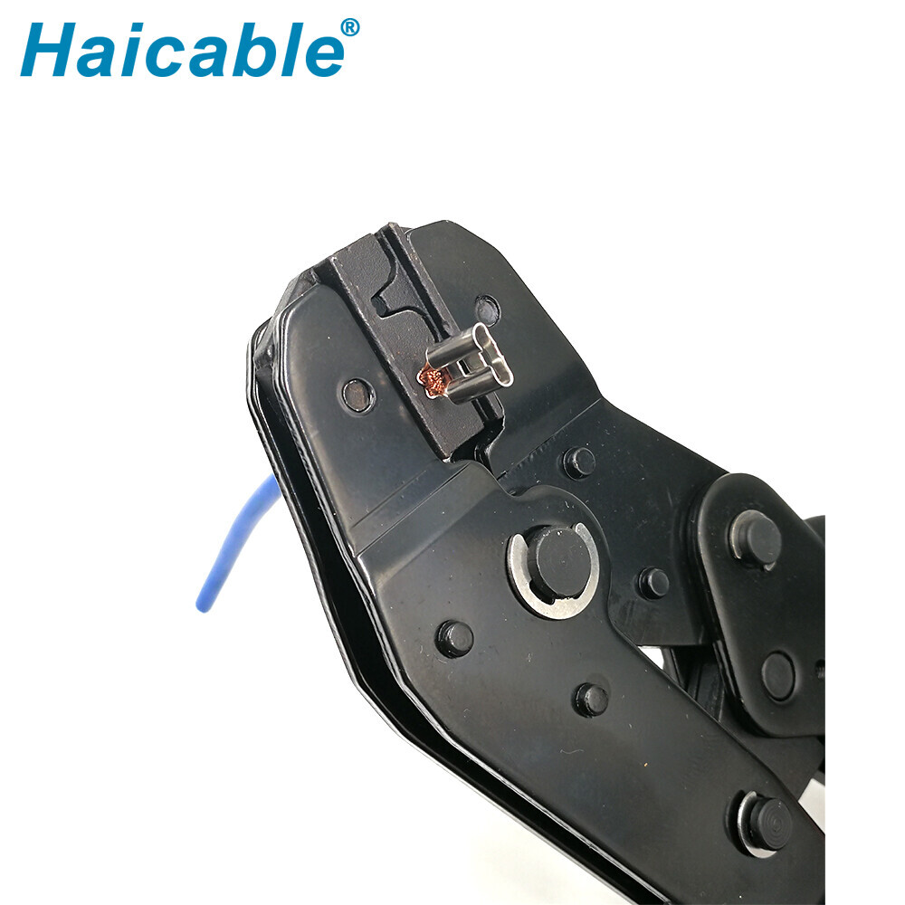 Bornes non isolées et outils de sertissage à languette SN-11011