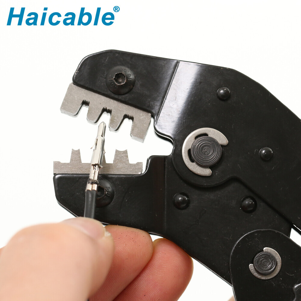 Outils à cliquet pour sertissage de bornes Dupont