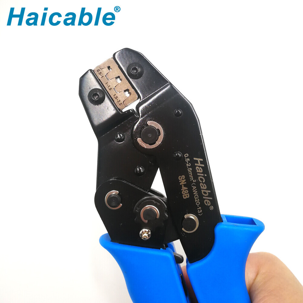 Douilles non isolées et outil de sertissage à languette SN-48B