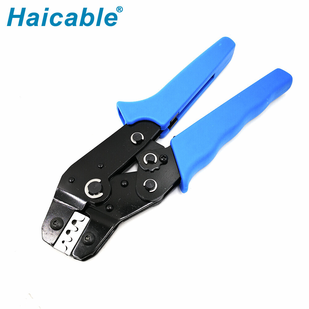 Bornes non isolées et outil de sertissage pour connecteurs SN-025B