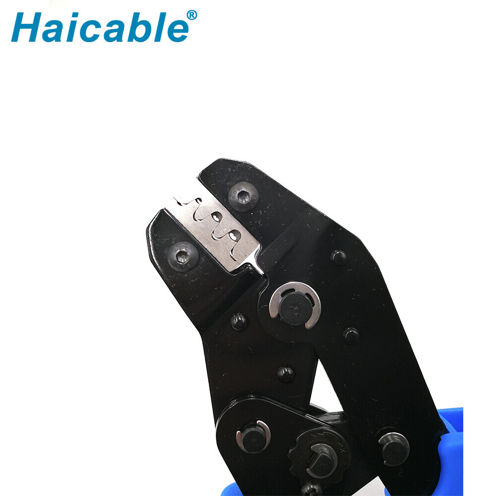 Bornes non isolées et outil de sertissage pour connecteurs SN-025B