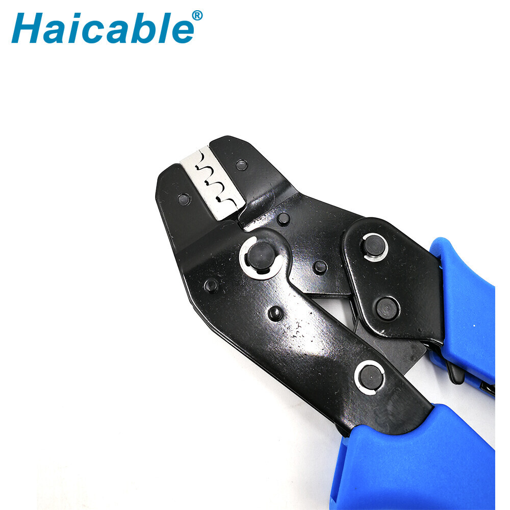 Bornes non isolées et outil de sertissage pour connecteurs SN-025B