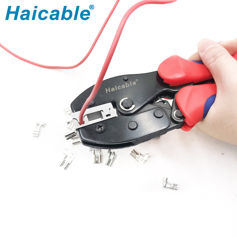 Le Rôle Essentiel des Outils de Crimpage dans les Travaux Électriques