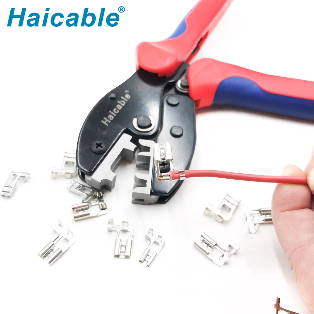 Outil de sertissage pour bornes à drapeau non isolées à 90° LY-0506FL