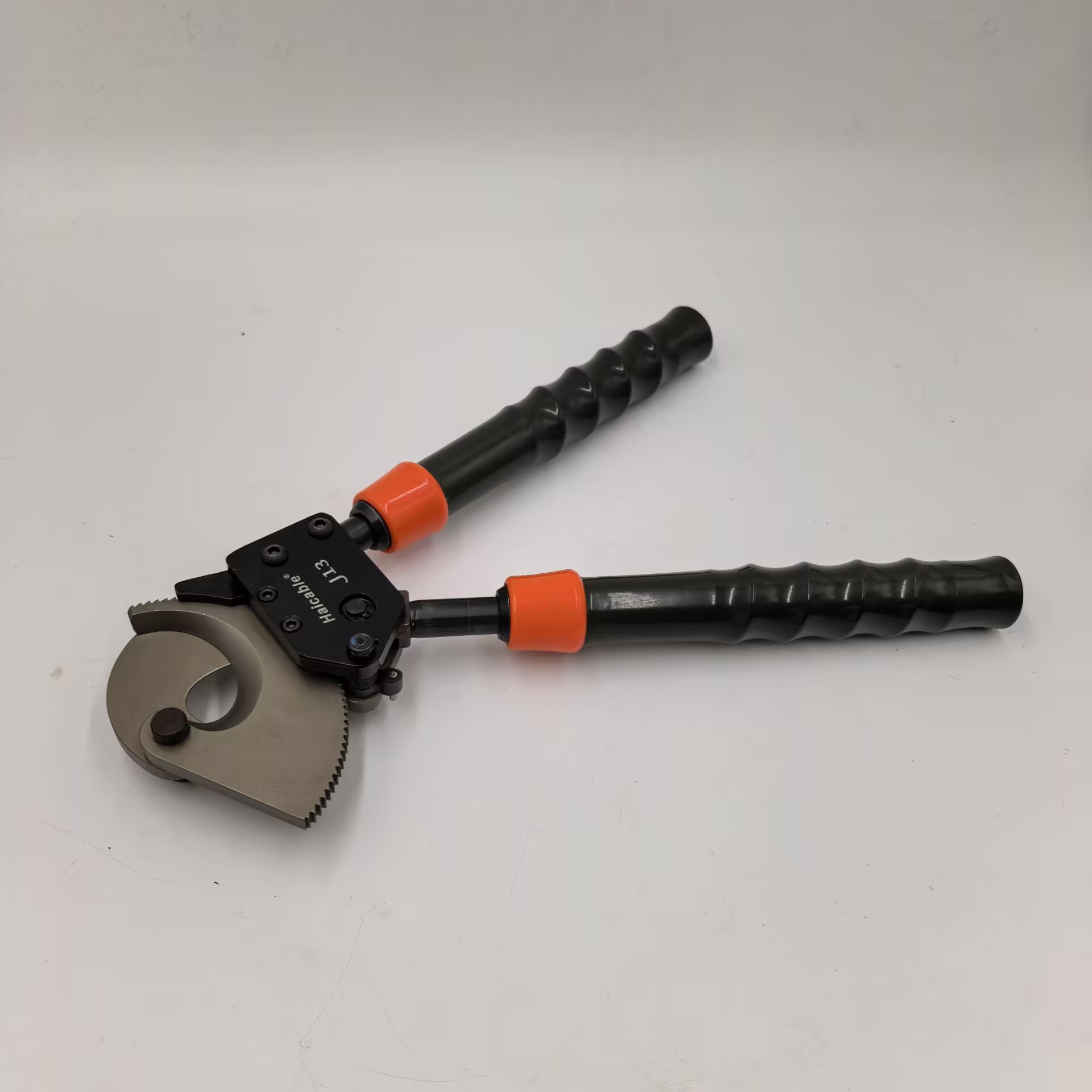 Coupe-câble J13 pour fils toronnés en acier jusqu'à 150mm²