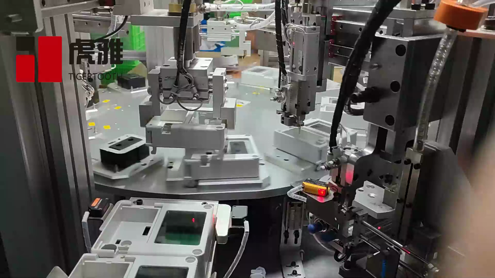 Moteur à entraînement direct pour machines d'assemblage multistations
