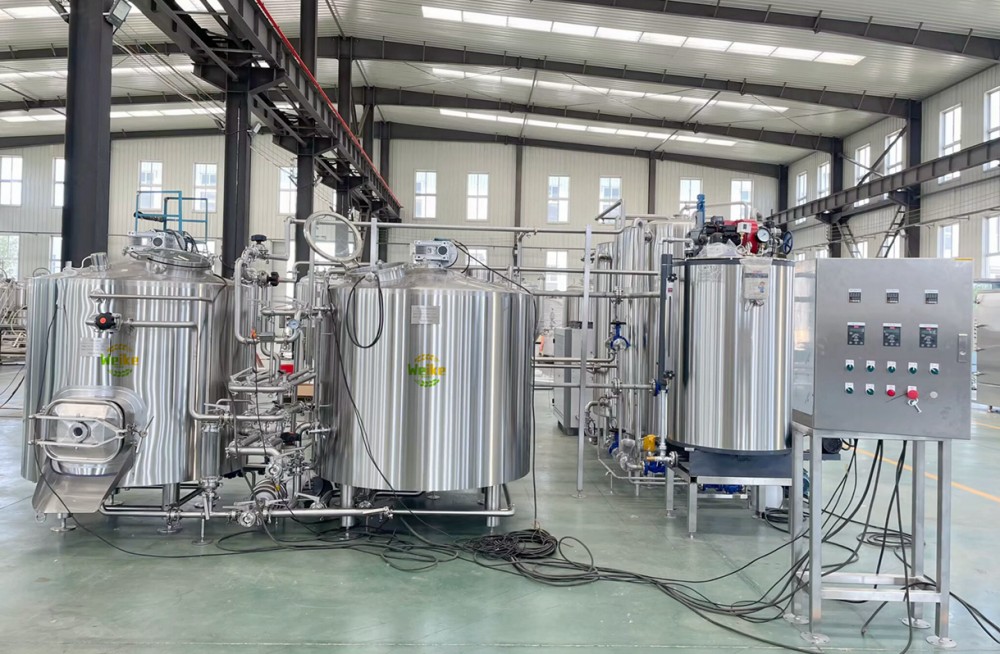 three vessels beer brewery equipment