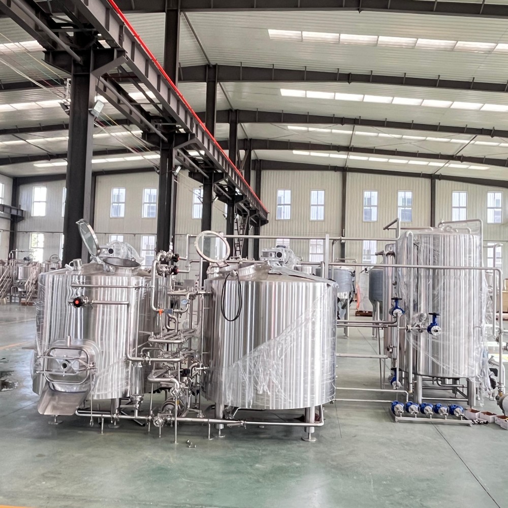 three vessels beer brewery equipment