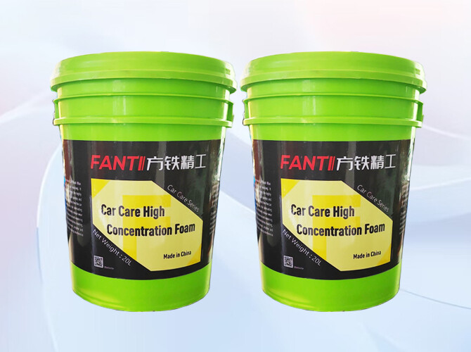 mousse hautement concentrée pour l'entretien automobile