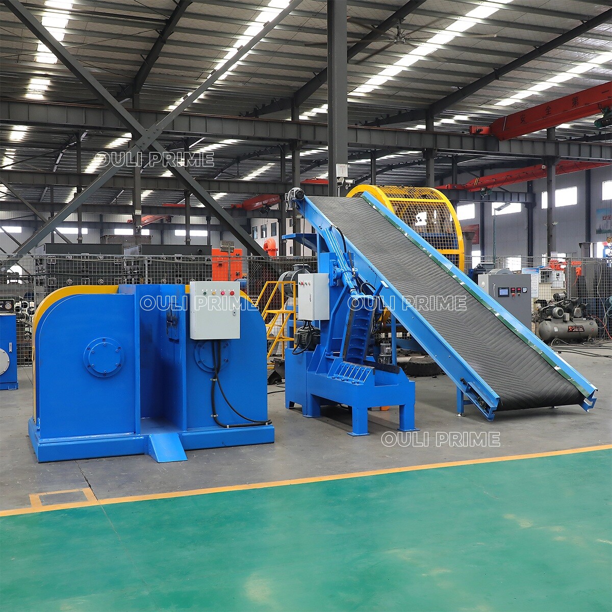 Machine de déchiquetage pour le recyclage des pneus / Déchiqueteuse de pneus