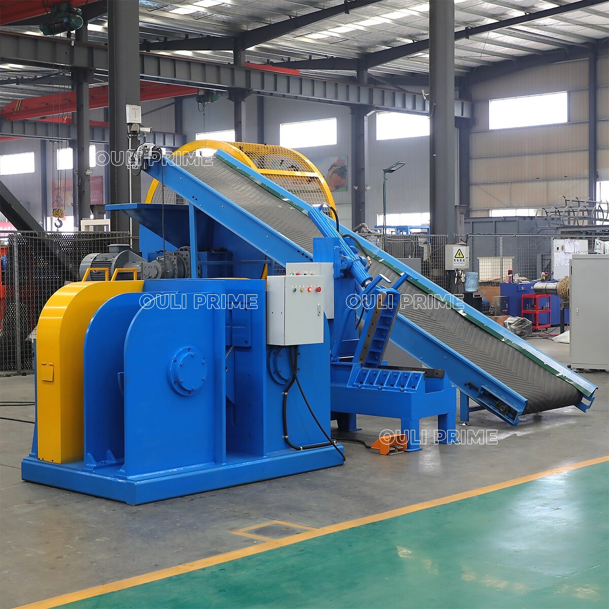 Machine de déchiquetage pour le recyclage des pneus / Déchiqueteuse de pneus