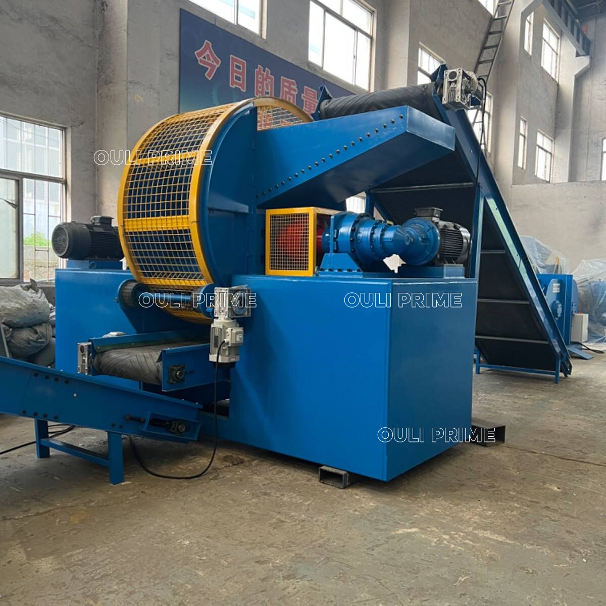 Machine de déchiquetage pour le recyclage des pneus / Déchiqueteuse de pneus