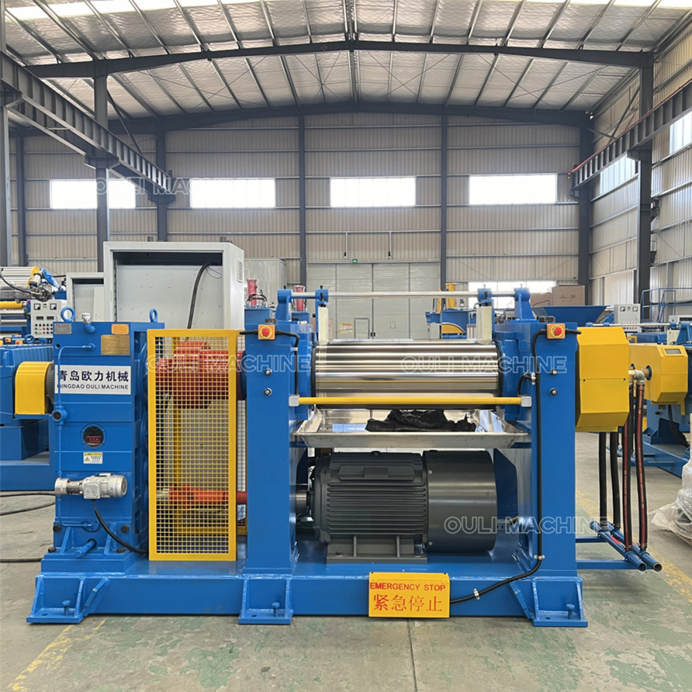 Broyeur à deux cylindres de type gain de place pour le caoutchouc