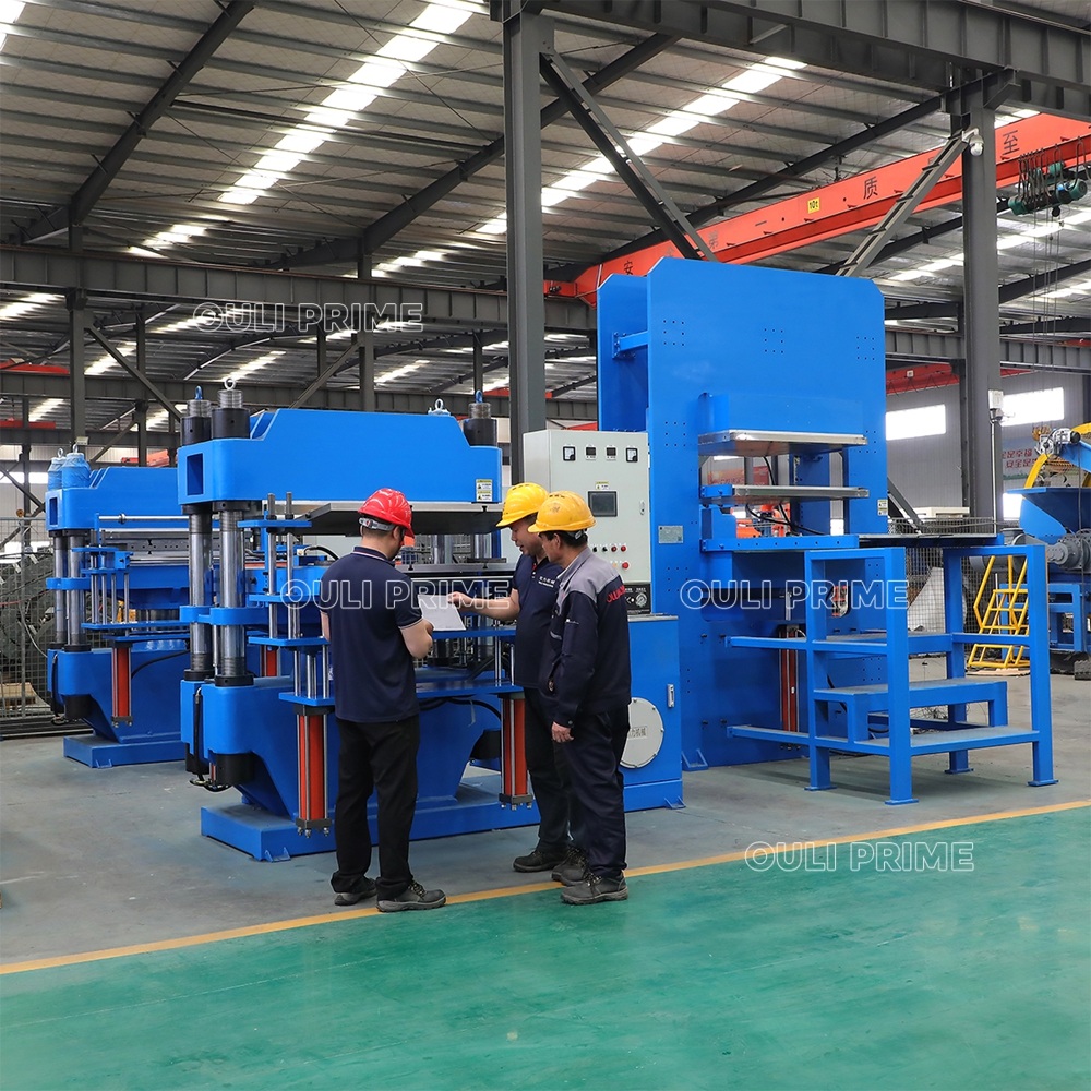 Presse de vulcanisation du caoutchouc de type cadre