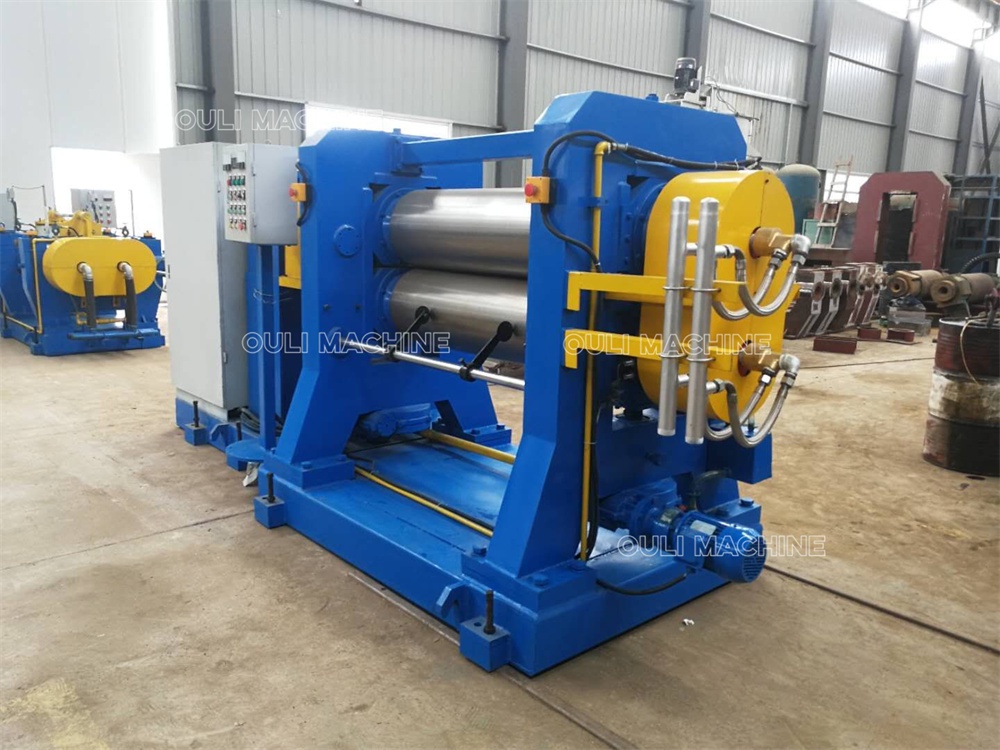 Machine à calandre en caoutchouc