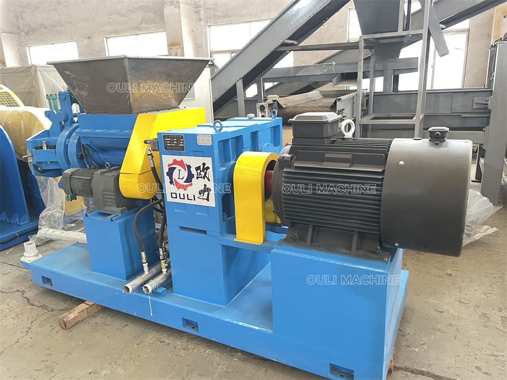 Machine d'extrusion de caoutchouc à alimentation chaude