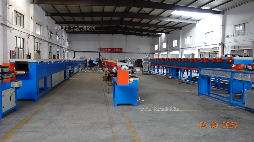 Ligne de production d'extrusion de profilés en caoutchouc
