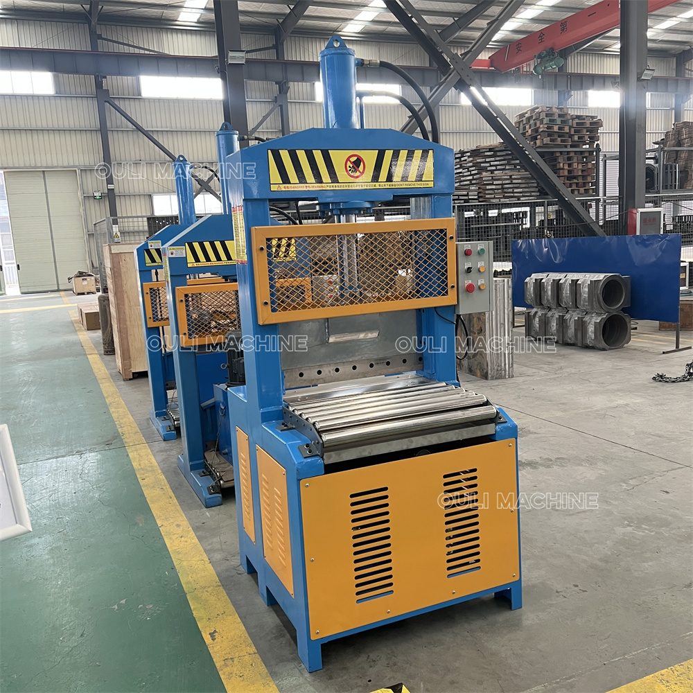 Coupeur de balles de caoutchouc