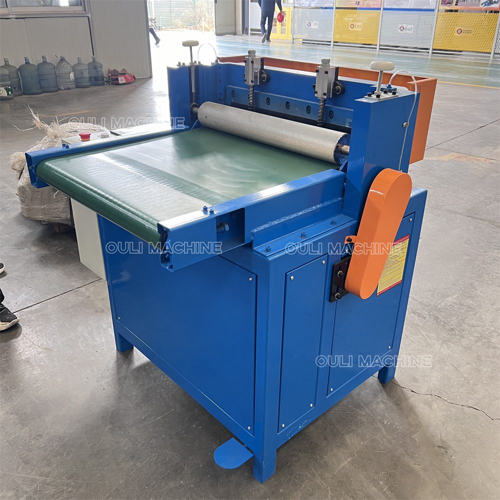 Machine à découper les bandes en caoutchouc