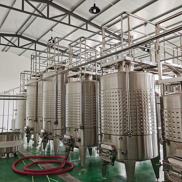 serbatoi per fermentazione del vino