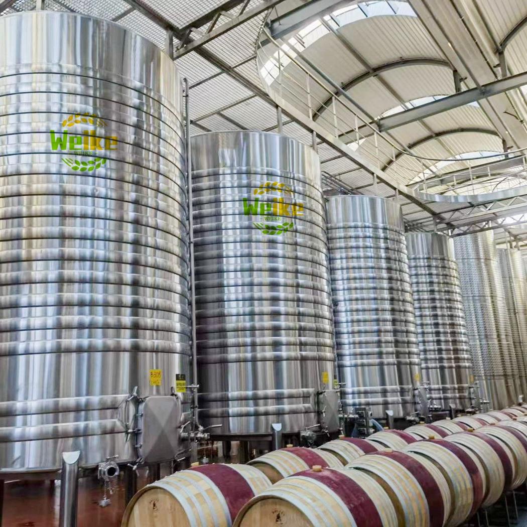 serbatoi per vino con serpentina di raffreddamento a spirale