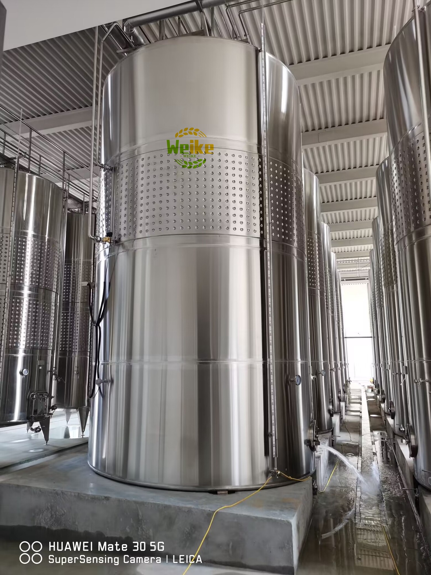 serbatoi per vino in acciaio inossidabile chiusi