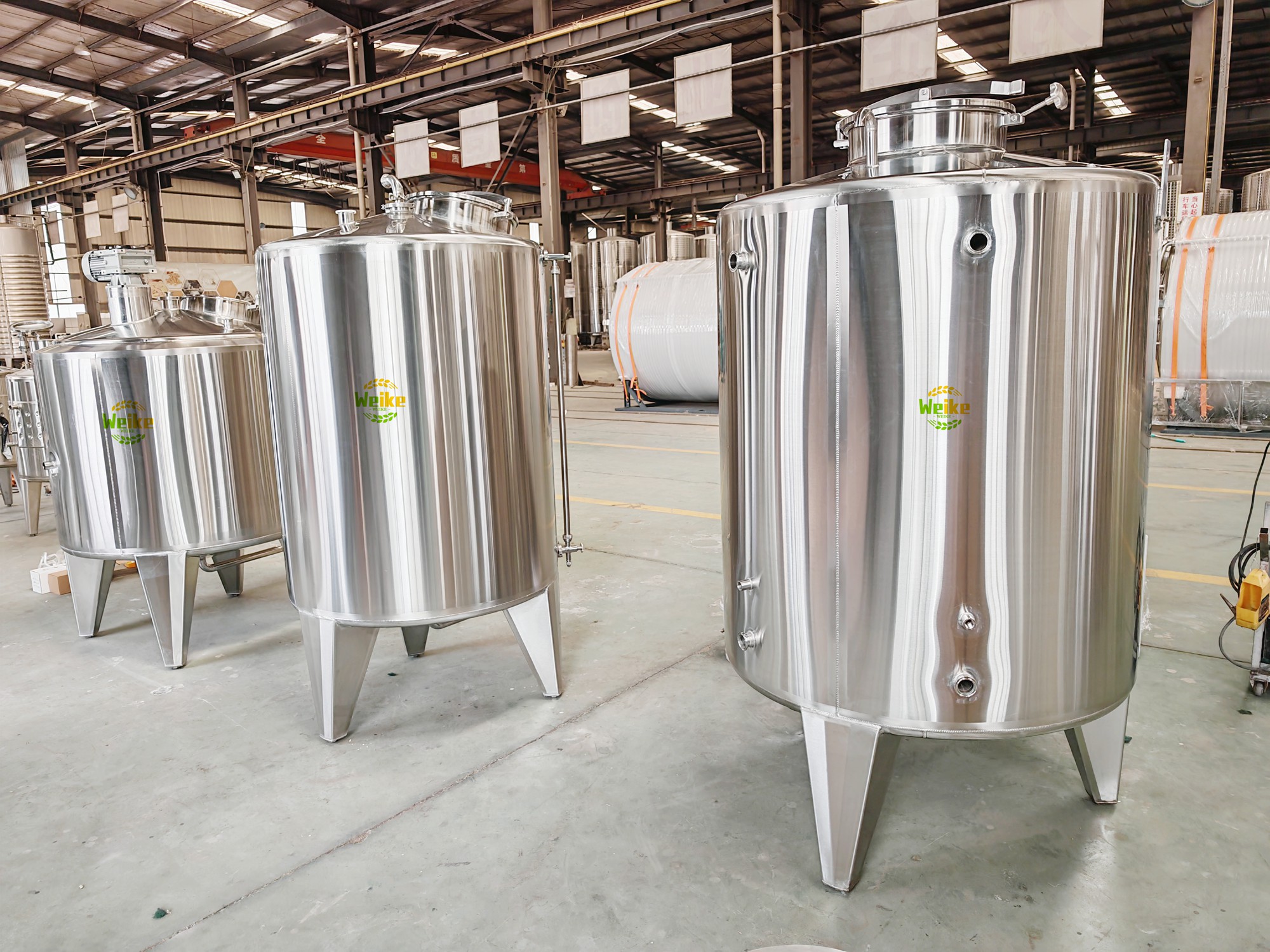 serbatoi di stoccaggio vino in acciaio inossidabile