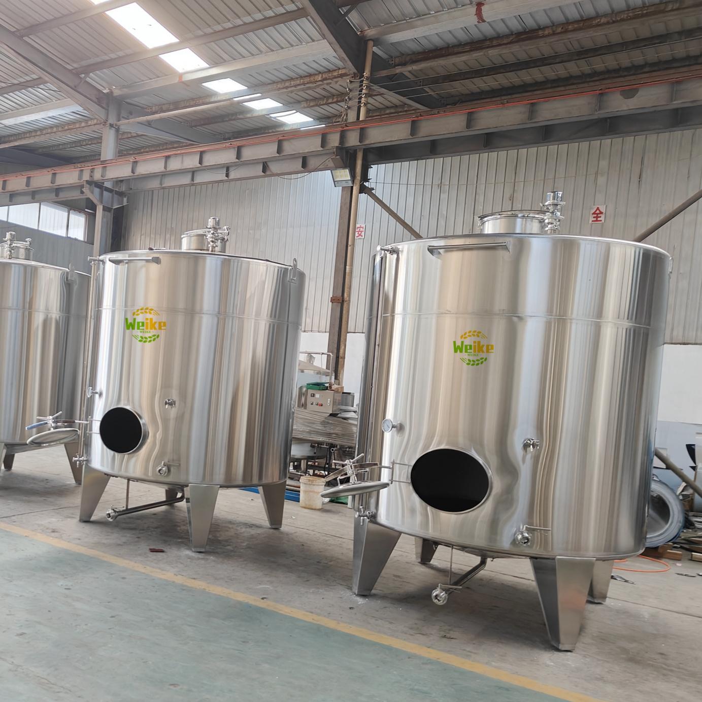 Serbatoi in acciaio inox per la conservazione del vino in vendita