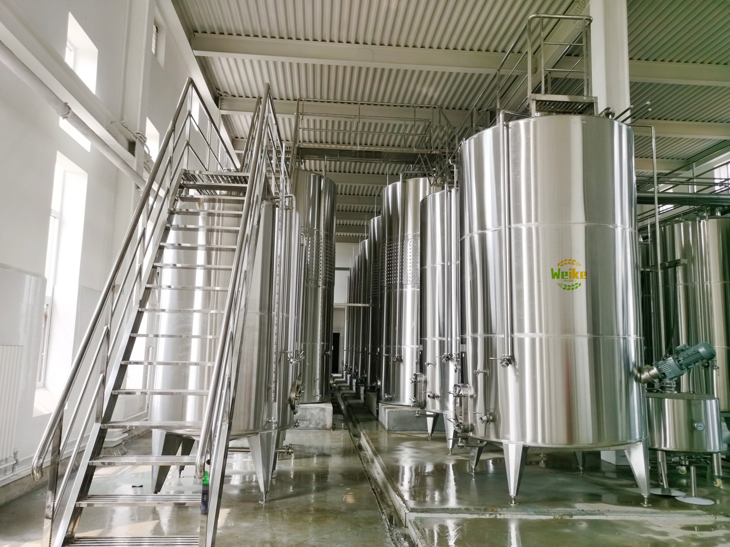 Serbatoio di miscelazione del vino vs serbatoio di fermentazione: qual è la differenza nell'uso in cantina?