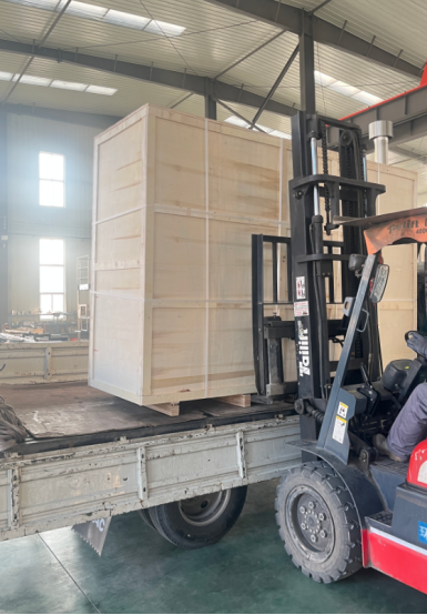 We hebben zojuist roestvrijstalen wijntanks geladen voor klanten