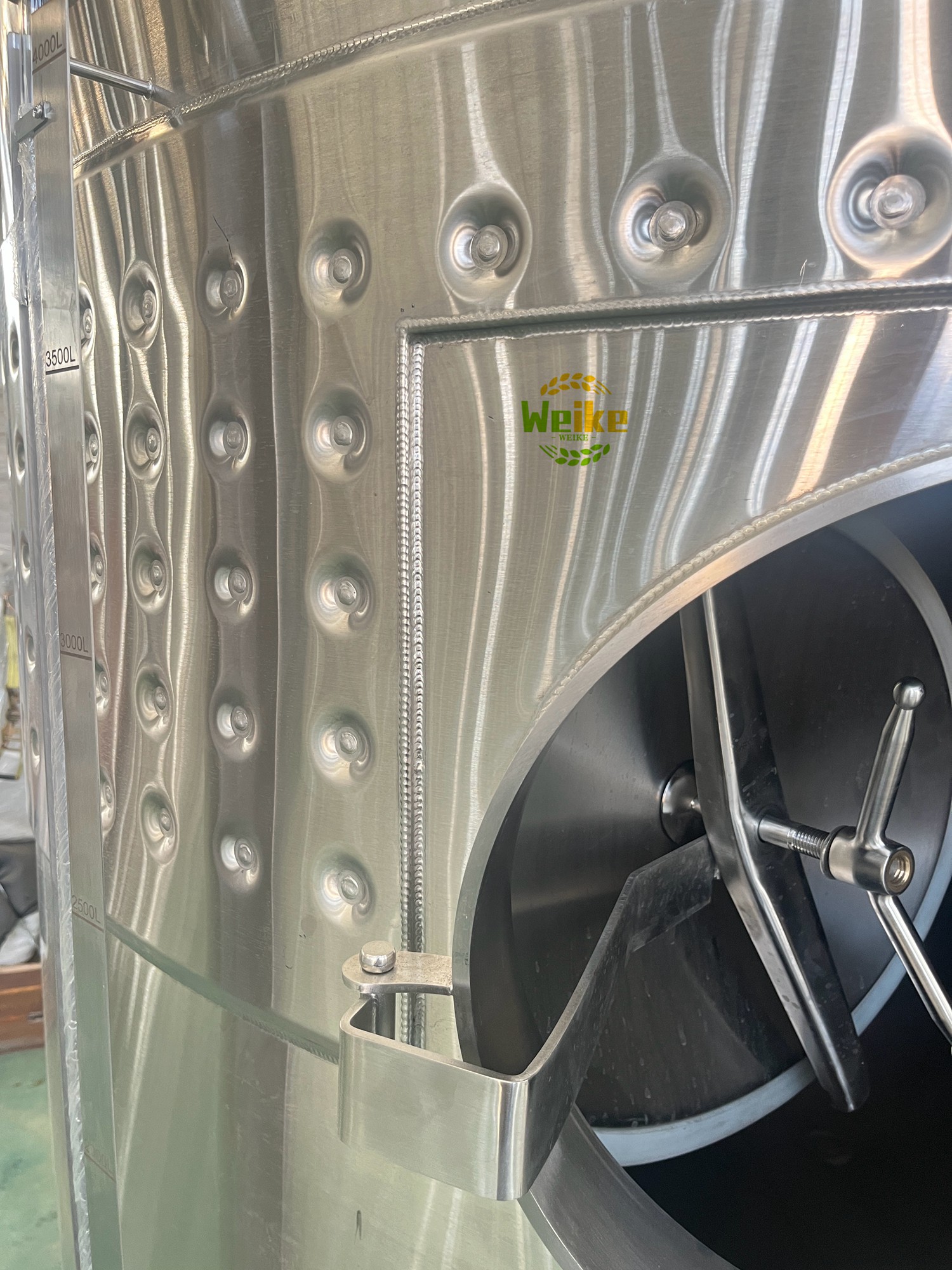 fermentatietanks voor rode wijn