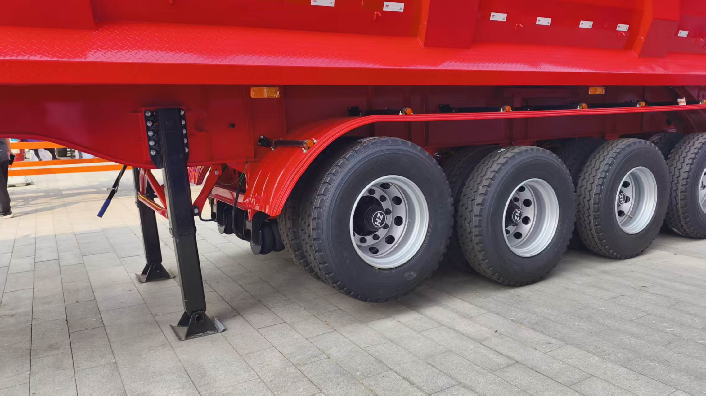 4-Achs-Hinterkipper-Sattelauflieger mit Liftachse